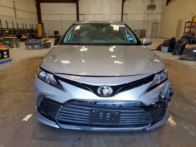 4T1C11AK4PU124089 - 2023 TOYOTA CAMRY LE SILVER photo 5