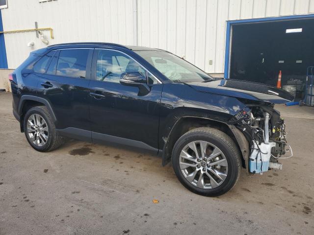 2T3R1RFV4RC420320 - 2024 TOYOTA RAV4 XLE Чорний фото 4