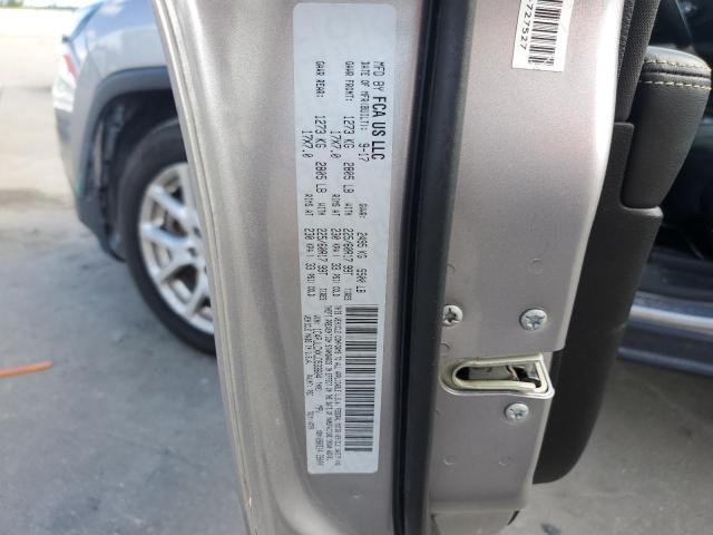 1C4PJLCXXJD533604 - 2018 JEEP CHEROKEE LATITUDE Argent photo 12