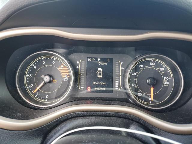 1C4PJLCXXJD533604 - 2018 JEEP CHEROKEE LATITUDE Argent photo 9