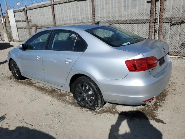 3VWDZ7AJ9BM316453 - 2011 VOLK JETTA SE SILVER photo 2