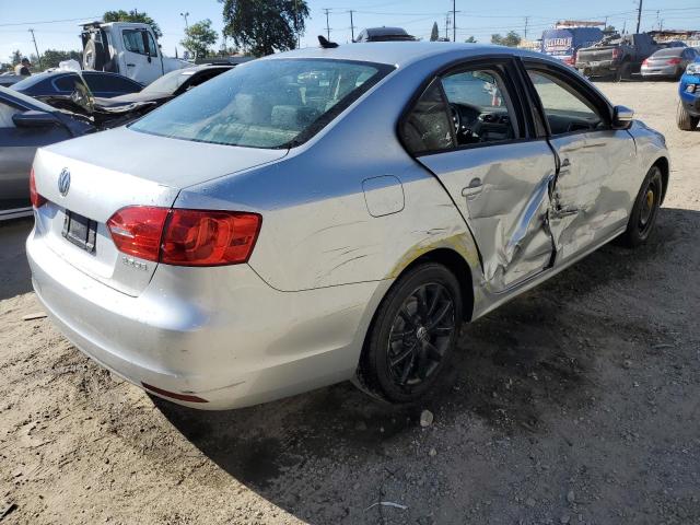 3VWDZ7AJ9BM316453 - 2011 VOLK JETTA SE SILVER photo 3