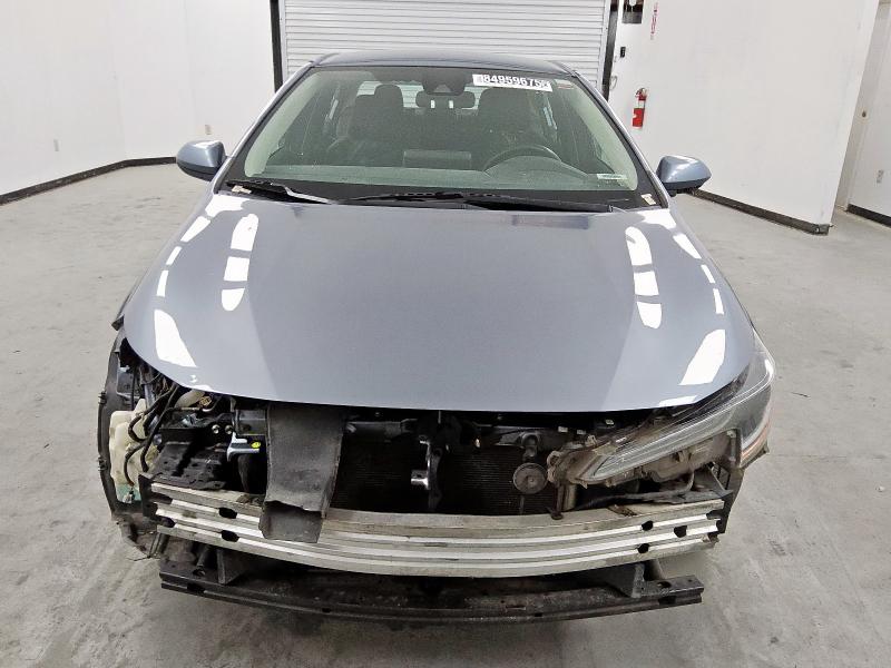 5YFEPMAE4NP303668 - 2022 TOYOTA COROLLA LE Boz foto 5