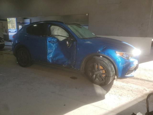 ZASPAKBN5K7C39707 - 2019 ALFA ROMEO STELVIO TI BLUE photo 4