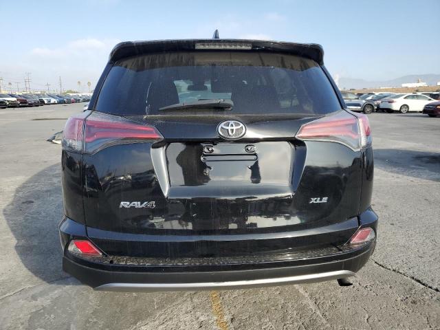 2T3WFREV6HW388442 - 2017 TOYT RAV4 XLE Qara foto 6