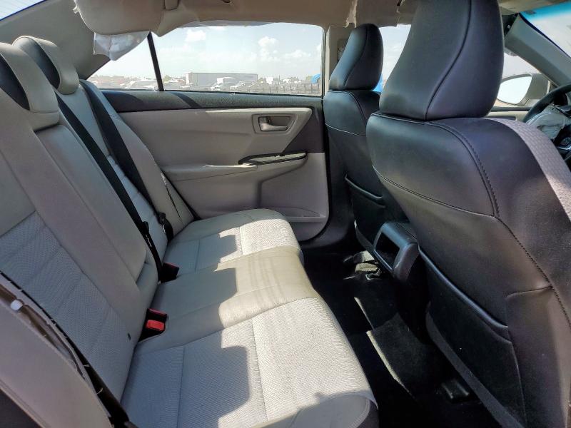 4T1BF1FK7GU610157 - 2016 TOYOTA CAMRY LE 银色 照片 10