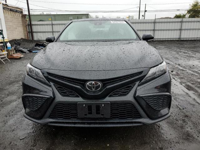 4T1G11BKXRU116887 - 2024 TOYOTA CAMRY SE NIGHT SHADE BLACK photo 5