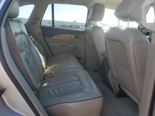 2LMDJ6JK9DBL09648 - 2013 LINCOLN MKX SILVER photo 11