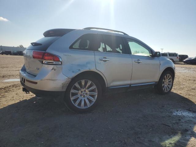 2LMDJ6JK9DBL09648 - 2013 LINCOLN MKX SILVER photo 3