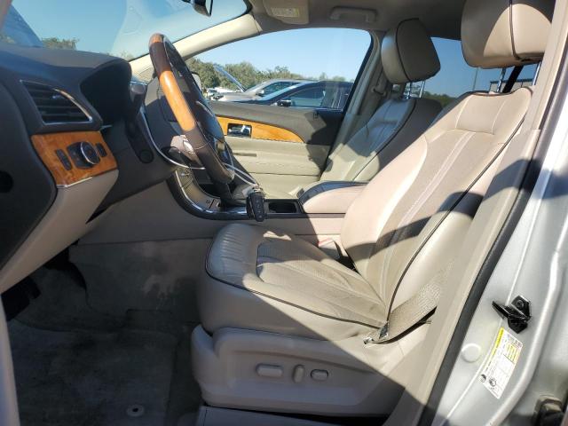 2LMDJ6JK9DBL09648 - 2013 LINCOLN MKX SILVER photo 7