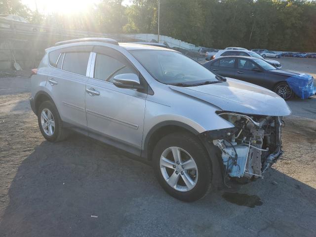 JTMRFREVXDD031611 - 2013 TOYOTA RAV4 XLE ვერცხლისფერი ფოტო 4