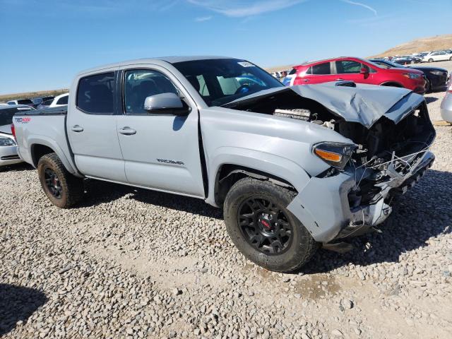 3TMCZ5AN1JM174071 - 2018 TOYOTA TACOMA DOUBLE CAB GRAY photo 4