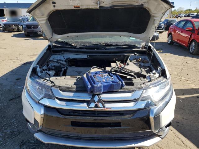 JA4AZ3A38JZ071734 - 2018 MITSUBISHI OUTLANDER SE 白色 照片 11