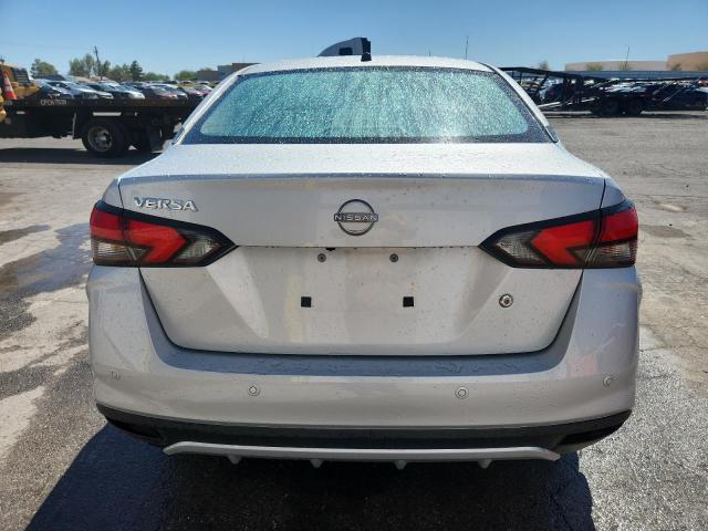 3N1CN8DV9SL815258 - 2025 NISSAN VERSA S Күміс фото 6