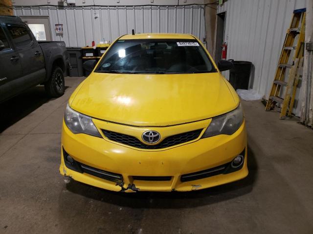 4T1BF1FKXDU263368 - 2013 TOYOTA CAMRY L YELLOW photo 5
