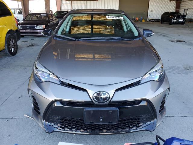 2T1BURHE9JC042241 - 2018 TOYOTA COROLLA L GRAY photo 5