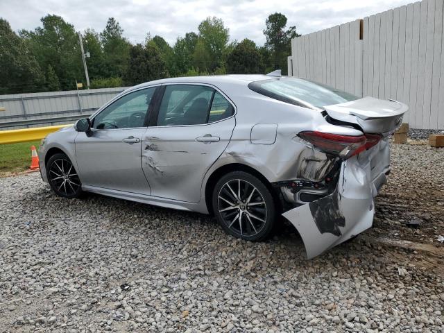 4T1G11AK5NU706331 - 2022 TOYOTA CAMRY SE ვერცხლისფერი ფოტო 2