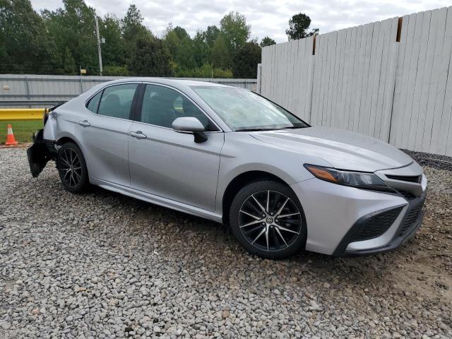 4T1G11AK5NU706331 - 2022 TOYOTA CAMRY SE ვერცხლისფერი ფოტო 4