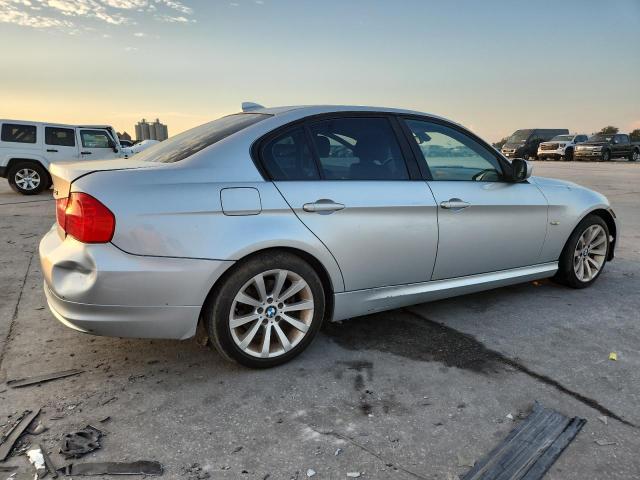 WBAPH7G56BNN05478 - 2011 BMW 328 I SILVER photo 3