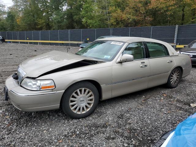 2004 LINCOLN TOWN CAR EXECUTIVE, 