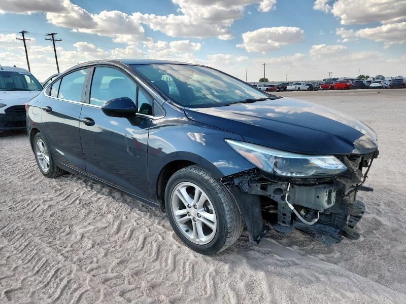 1G1BE5SMXJ7113303 - 2018 CHEVROLET CRUZE LT შავი ფოტო 4