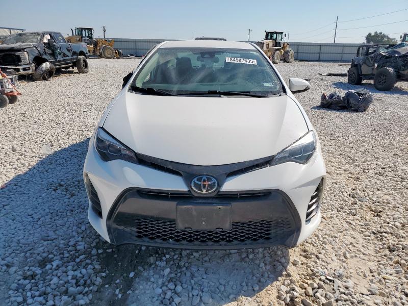 5YFBURHE1JP754484 - 2018 TOYOTA COROLLA L أبيض صورة 5