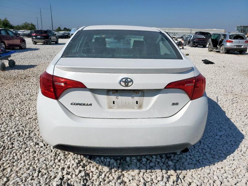 5YFBURHE1JP754484 - 2018 TOYOTA COROLLA L أبيض صورة 6