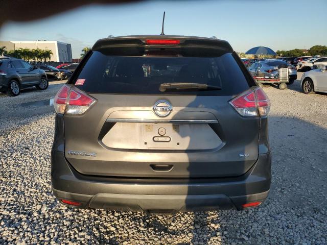 KNMAT2MTXFP528706 - 2015 NISSAN ROGUE S رمادي صورة 6