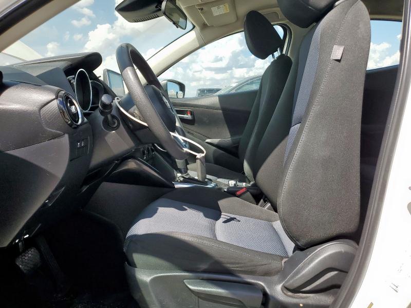 3MYDLBYV1JY302104 - 2018 TOYOTA YARIS IA WHITE photo 7