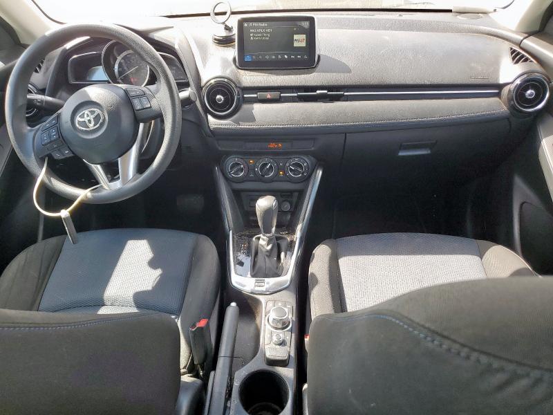 3MYDLBYV1JY302104 - 2018 TOYOTA YARIS IA WHITE photo 8