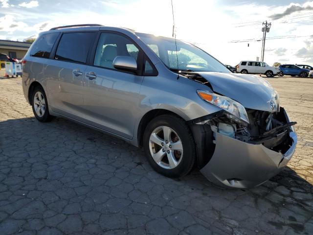 5TDKK3DC3ES452232 - 2014 TOYOTA SIENNA LE 银色 照片 4