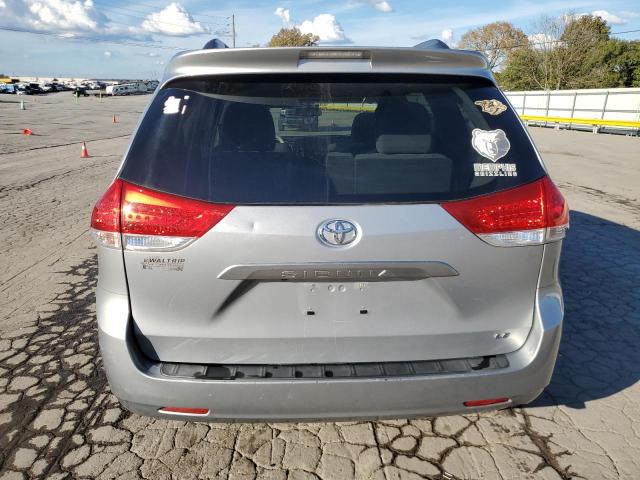 5TDKK3DC3ES452232 - 2014 TOYOTA SIENNA LE 银色 照片 6