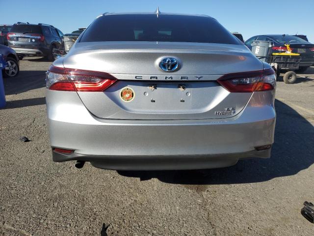 4T1C31AK3MU551351 - 2021 TOYOTA CAMRY LE SILVER photo 6