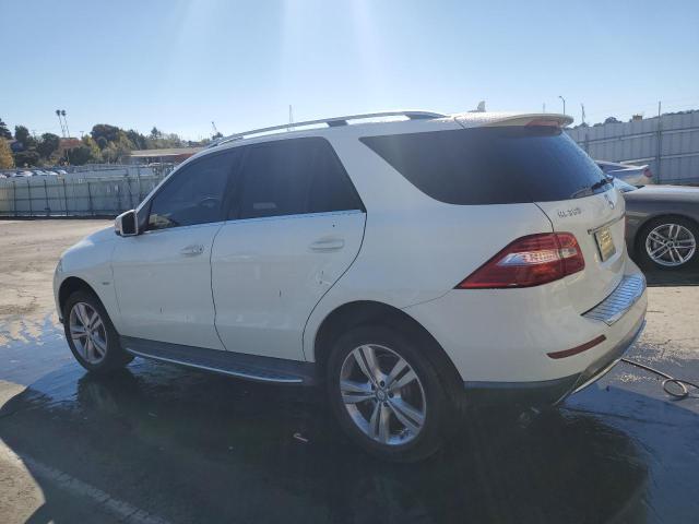 4JGDA5HB9CA084346 - 2012 MERCEDES-BENZ ML 350 4MATIC WHITE photo 2