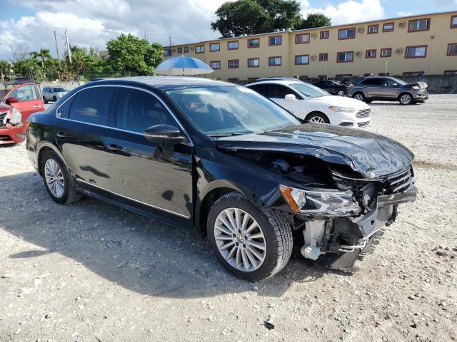 1VWBS7A36GC045566 - 2016 VOLKSWAGEN PASSAT SE BLACK photo 4