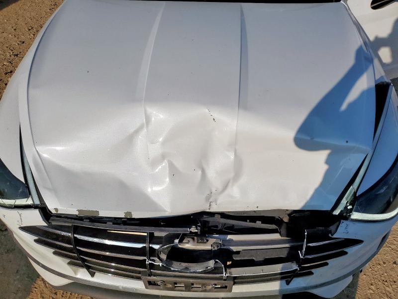 5NPEG4JAXMH111423 - 2021 HYUNDAI SONATA SE Weiß Foto 11