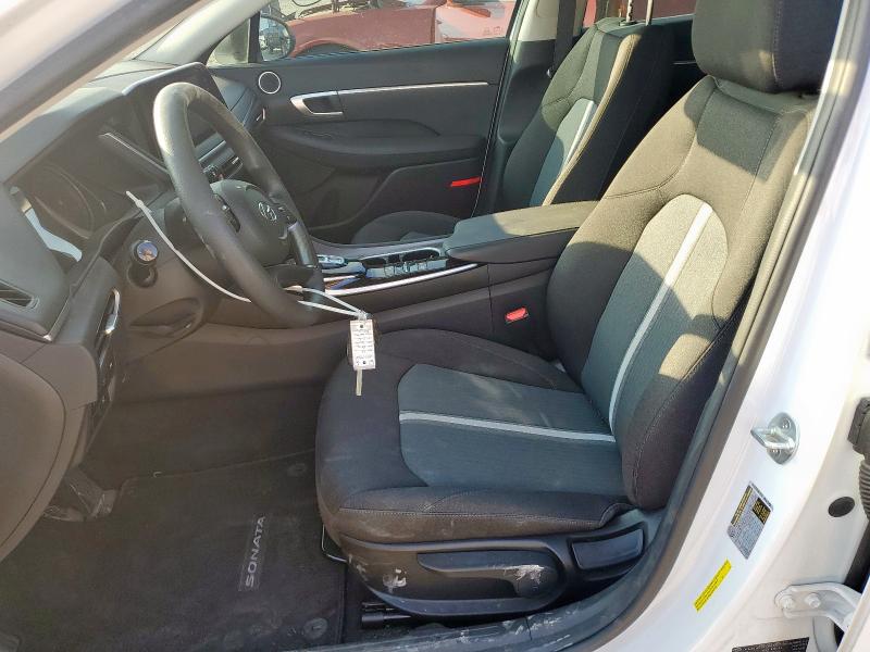 5NPEG4JAXMH111423 - 2021 HYUNDAI SONATA SE Weiß Foto 7