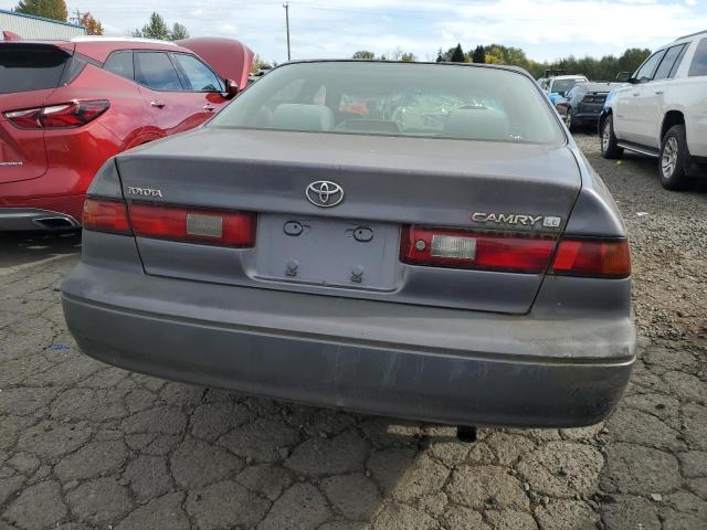 JT2BG22K4W0248106 - 1998 TOYOTA CAMRY CE 灰色 照片 6