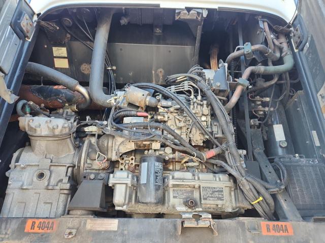 1UYVS2484DM630311 - 2013 UTILITY VS2RA WHITE photo 7