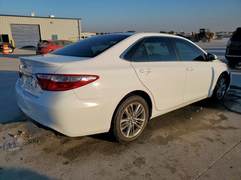 4T1BF1FKXFU995342 - 2015 TOYOTA CAMRY LE WHITE photo 3