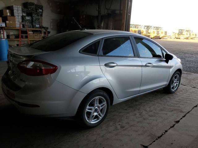 3FADP4BJ6JM135143 - 2018 FORD FIESTA SE SILVER photo 3
