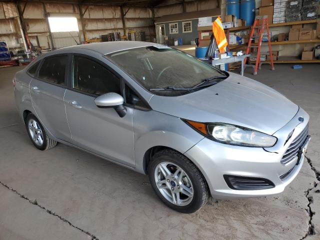 3FADP4BJ6JM135143 - 2018 FORD FIESTA SE SILVER photo 4