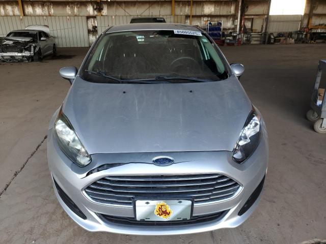 3FADP4BJ6JM135143 - 2018 FORD FIESTA SE SILVER photo 5