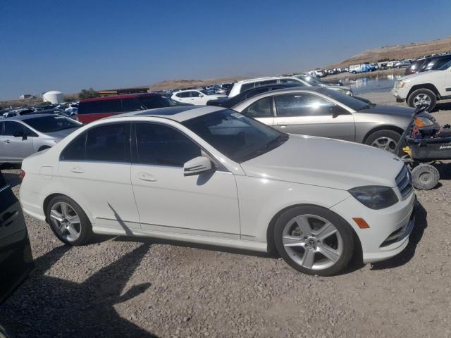 WDDGF8BB8BR155670 - 2011 MERCEDES-BENZ C 300 4MATIC WHITE photo 4