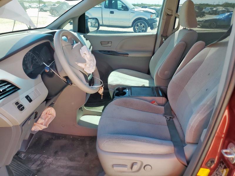 5TDKK3DC4DS298306 - 2013 TOYOTA SIENNA LE მუქწითელი ფოტო 7