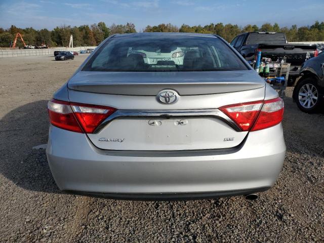 4T1BF1FK6GU241047 - 2016 TOYOTA CAMRY LE ვერცხლისფერი ფოტო 6