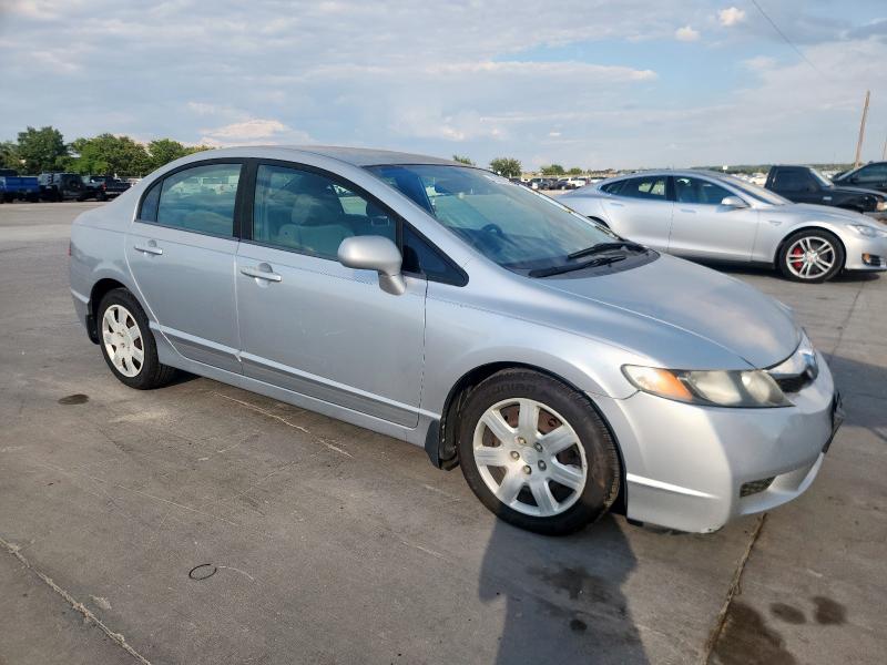 19XFA16599E026214 - 2009 HONDA CIVIC LX SILVER photo 4