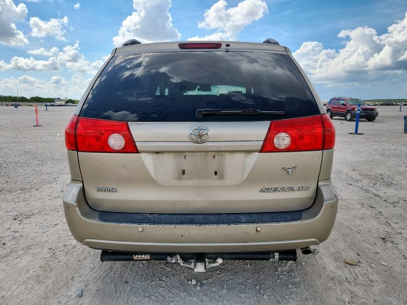 5TDYK4CC2AS291917 - 2010 TOYOTA SIENNA XLE TAN photo 6