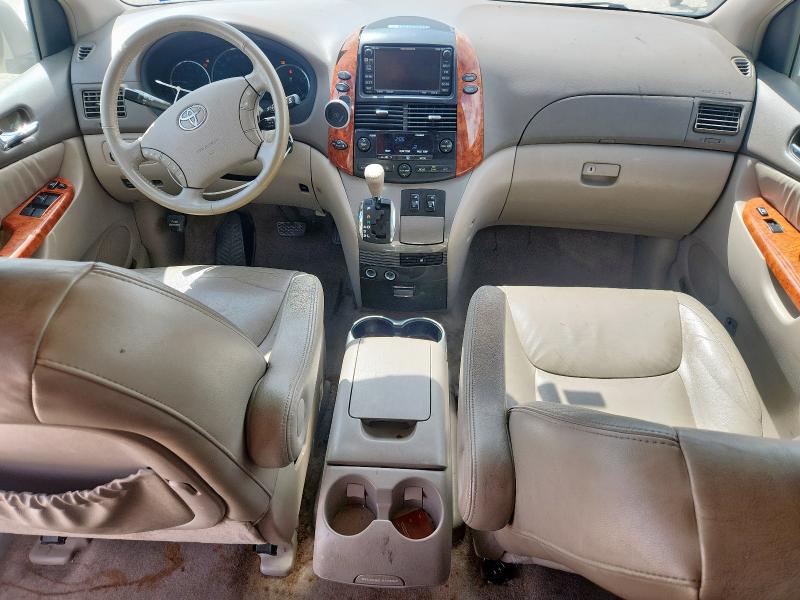 5TDYK4CC2AS291917 - 2010 TOYOTA SIENNA XLE TAN photo 8