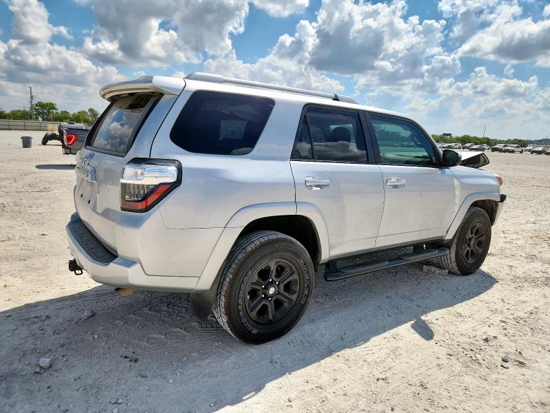 JTEBU5JRXJ5571647 - 2018 TOYOTA 4RUNNER SR5/SR5 PREMIUM Gümüş fotoğraf 3